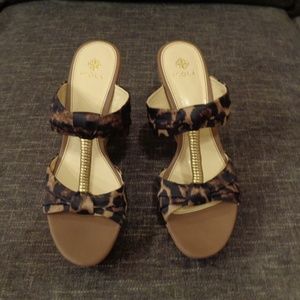 Isola Ona Beige Leopard w Rich Gold Wedge 9.5  M